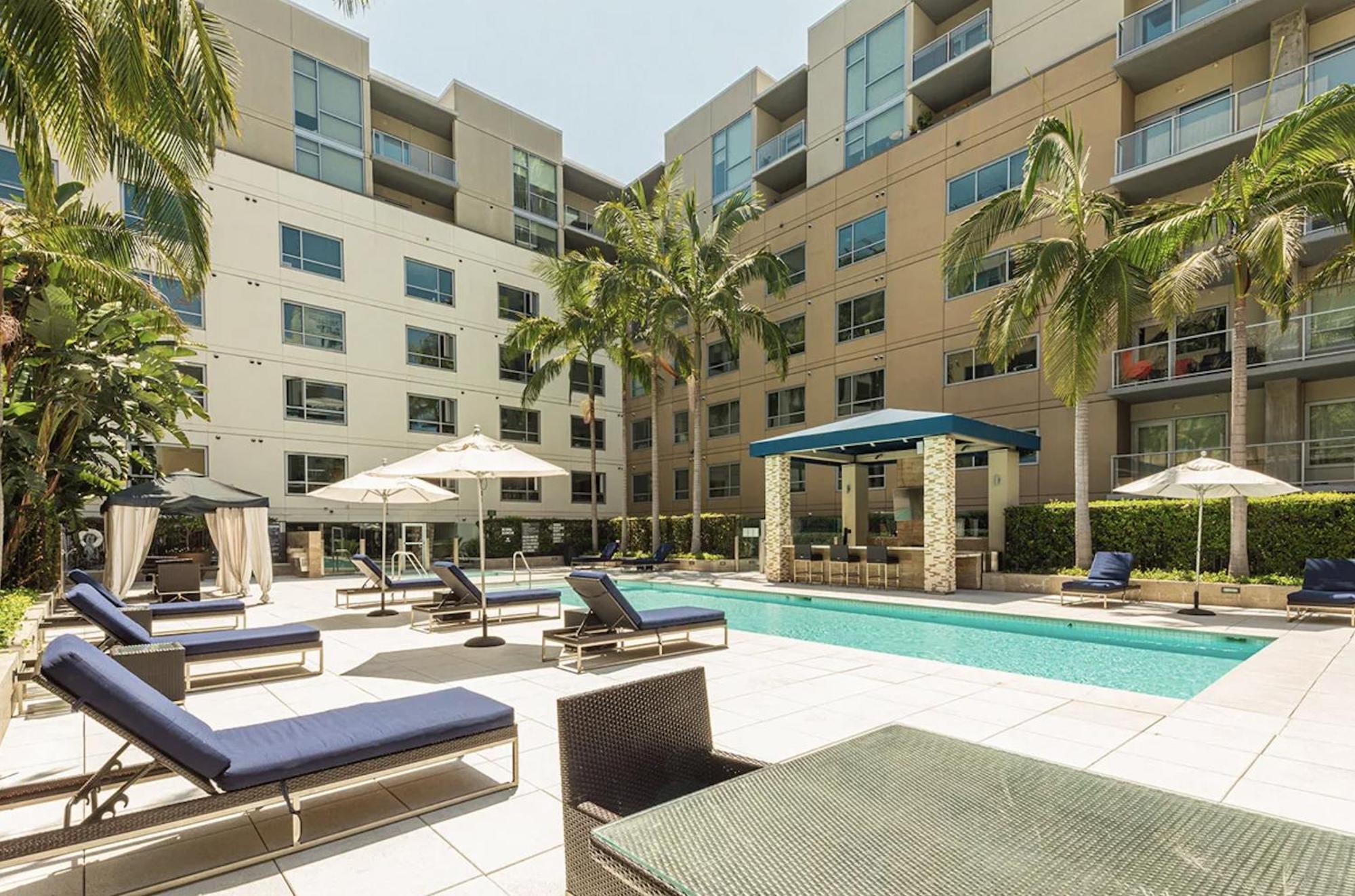 Cozy One Bedroom In Heart Of Hollywood Apartment *