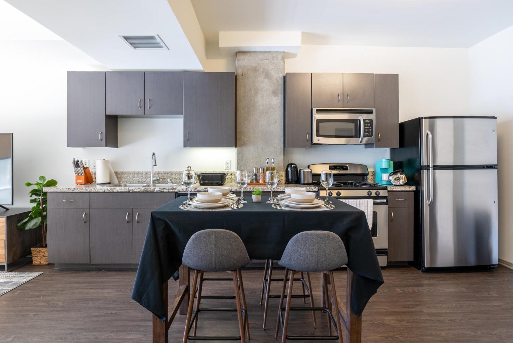 Cozy One Bedroom In Heart Of Hollywood Apartment *